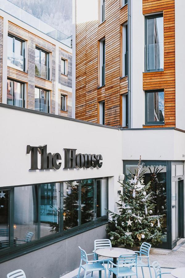 The House زيل أم سي المظهر الخارجي الصورة